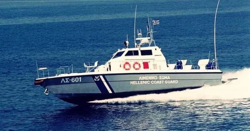 希俄斯岛海岸警卫队与走私船相撞：人员受伤，正在调查