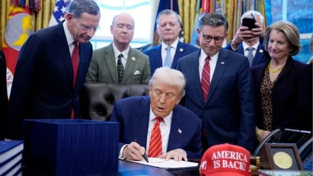 Trump firma ley para poner fin al cierre del gobierno
