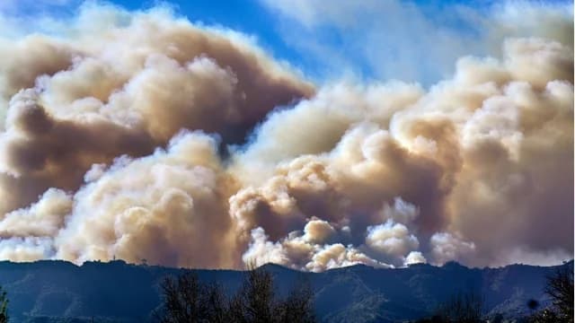 Μελέτη: Οι καπνοί των πυρκαγιών σκοτώνουν 24.000 Αμερικανούς ετησίως