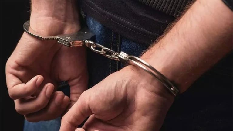 Μέγαρα: Σύλληψη 21χρονου για ληστεία με θύμα 72χρονο