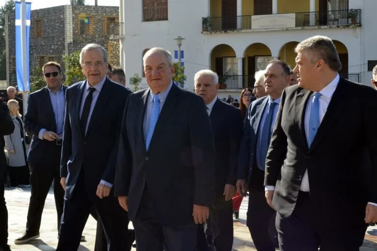 Spannungen in ND: Gemeinsamer Auftritt von Karamanlis-Samaras in Kalamata
