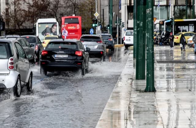 כאוס תנועה באתונה: עיכובים בשדרות קיפיסוס ובכביש אטיקי אודוס