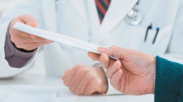 Médico condenado por soborno: Controversia en el Hospital Hippocrateion