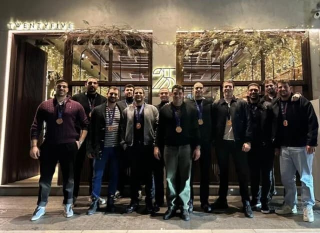 Men's National Water Polo Team Dines at Alec Peters' Restaurant