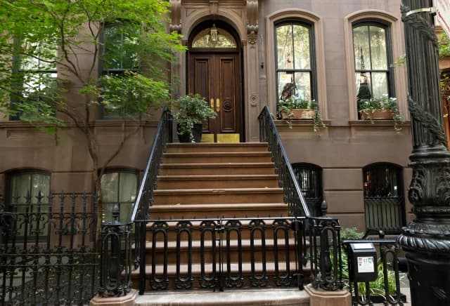 The aesthetics of Carrie Bradshaw's home in 'And Just Like That'