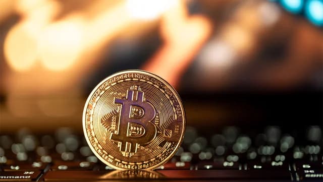 Биткойн резко падает после ралли, вызванного Трампом