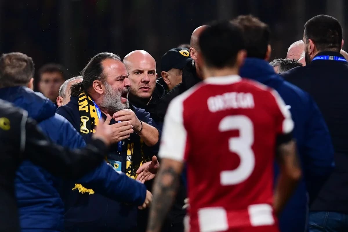 Olympiacos: Vorwürfe gegen Iliopoulos' Verhalten gegenüber Mendilibar