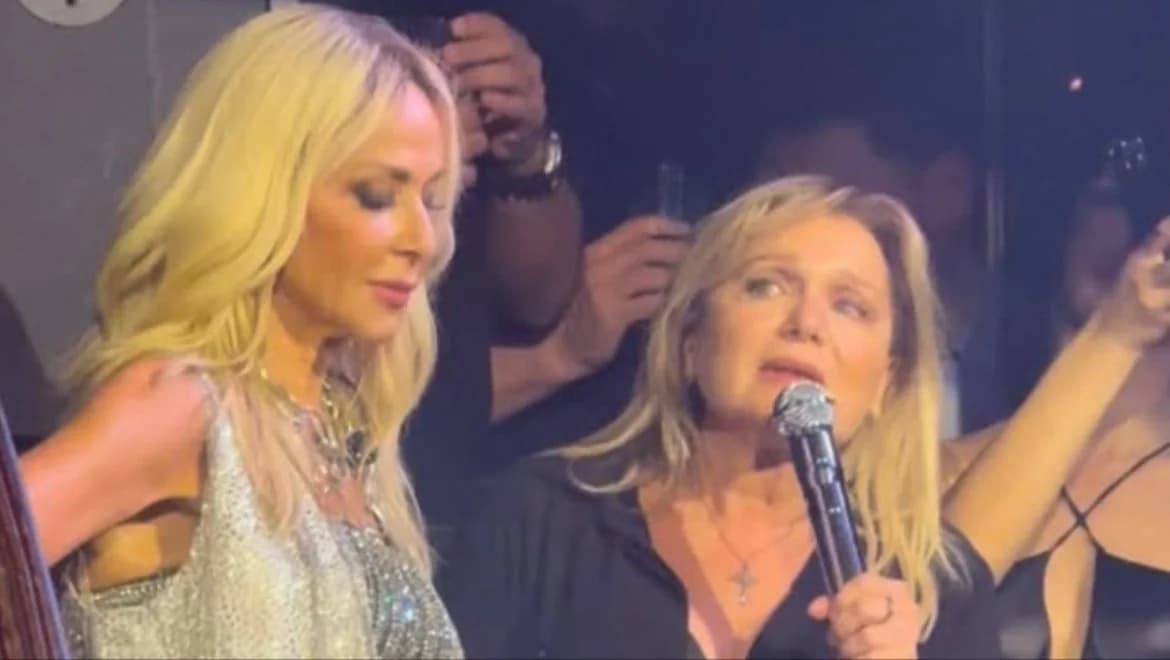 Maria Kavogianni sings 'I Will Survive' with Anna Vissi – Viral video