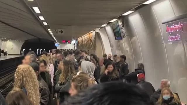 Athener Metro: Jugendliche ziehen Notbremse – Zugverkehr gestört