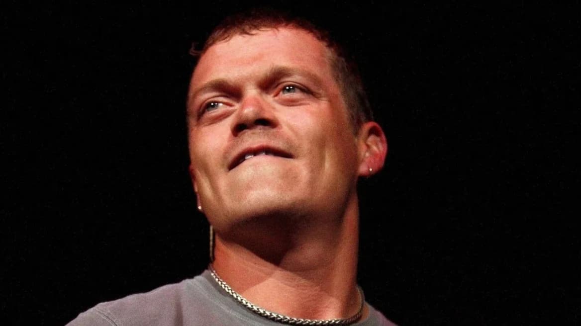 Πέθανε ο Μπραντ Άρνολντ, τραγουδιστής των 3 Doors Down, στα 47 του