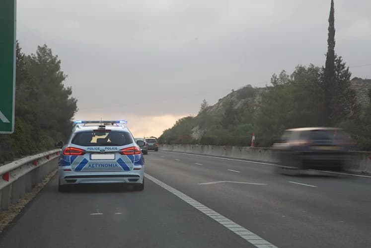 Τροχαίο στον αυτοκινητόδρομο Λεμεσού-Λευκωσίας: Φορτηγό προσέκρουσε σε περιπολικό