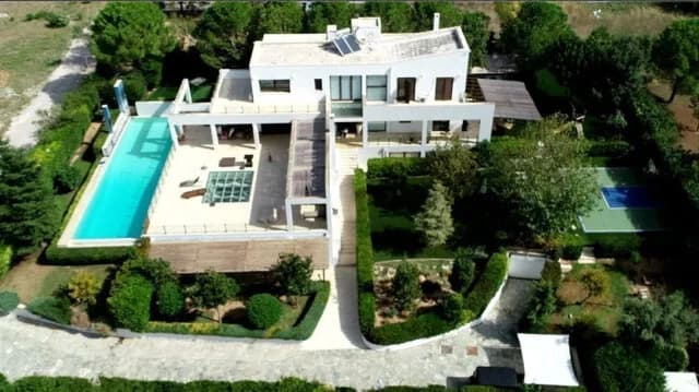 Πλειστηριασμοί: Στο στόχαστρο μεγαλοεργολάβος και οικογένεια Πρινιωτάκη