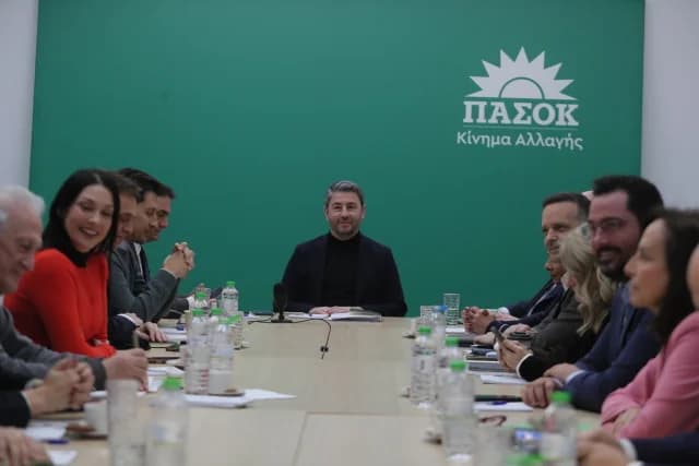 חברי PASOK Achaia שולחים מכתב מחאה לאנדרוולקיס