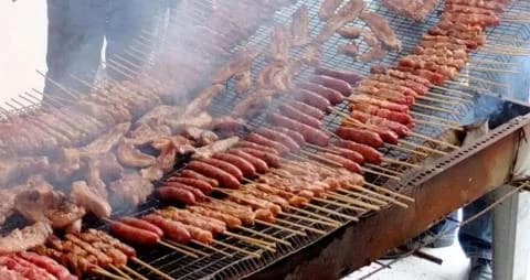 Tierschutzpartei fordert Gemüsekonsum anstelle von Fleisch an Tsiknopempti