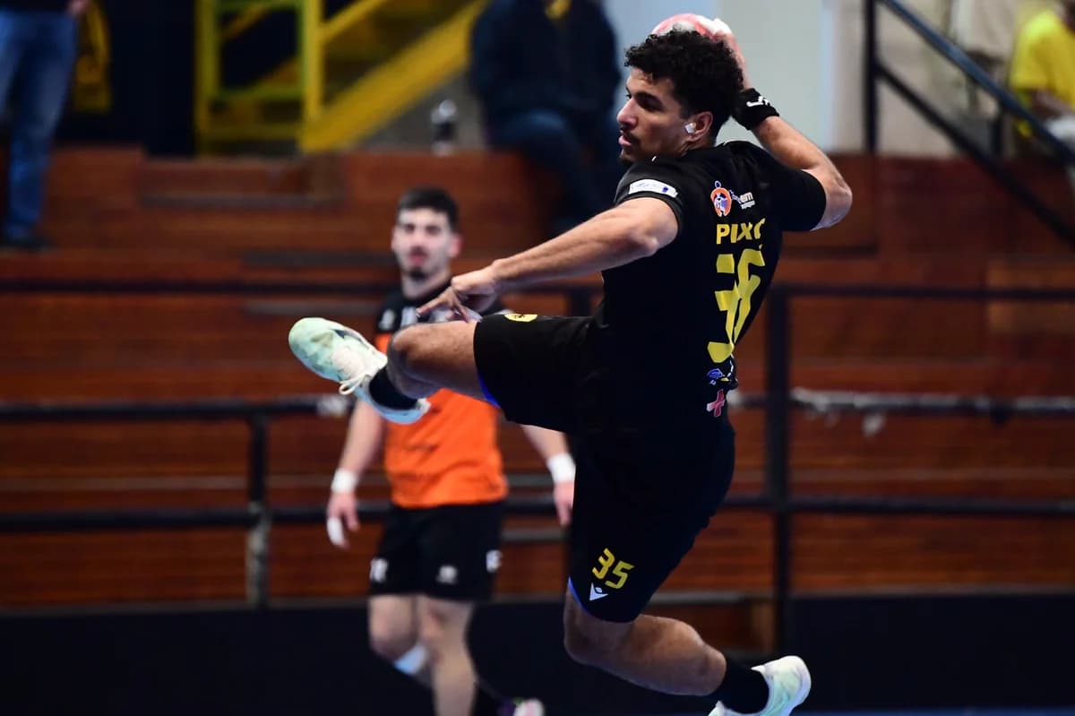AEK Bleibt Nach Verschobenen Spielen an der Spitze der Handball Premier