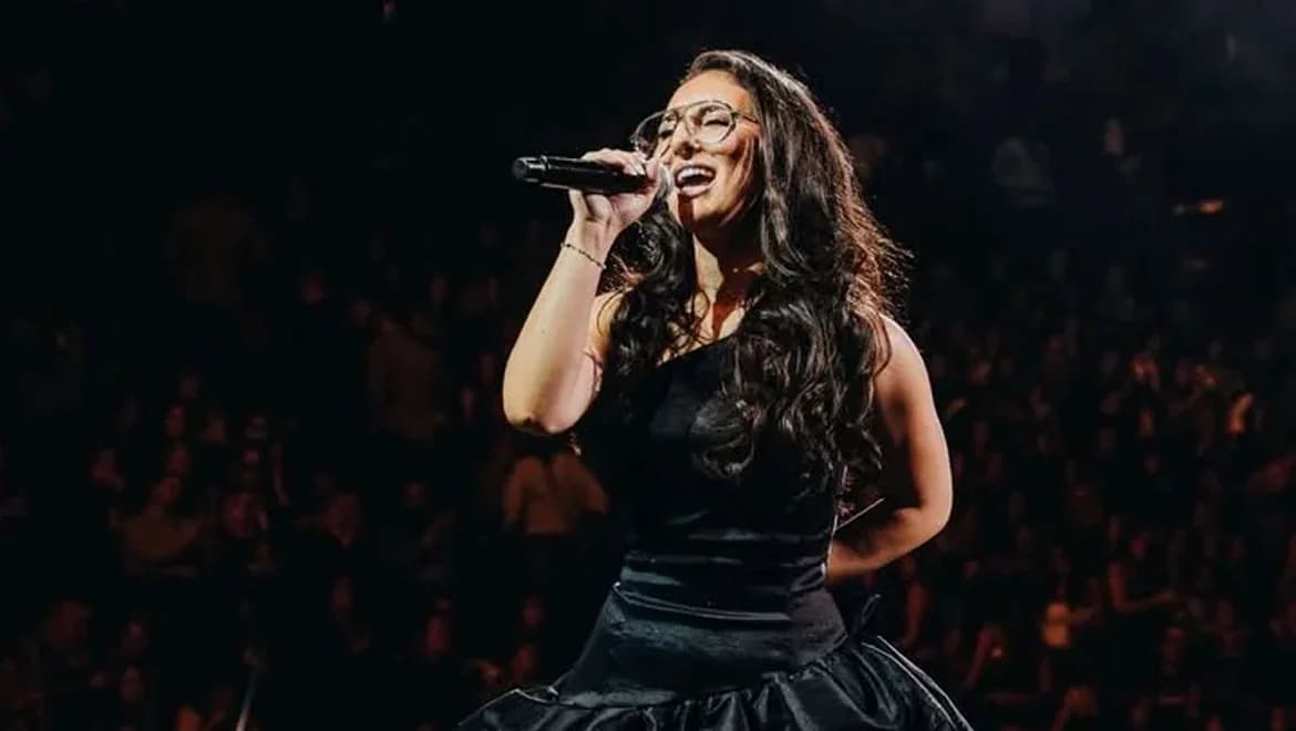 Klavdia Inaugura la Primera Semifinal de Eurovisión con una Actuación Impresionante