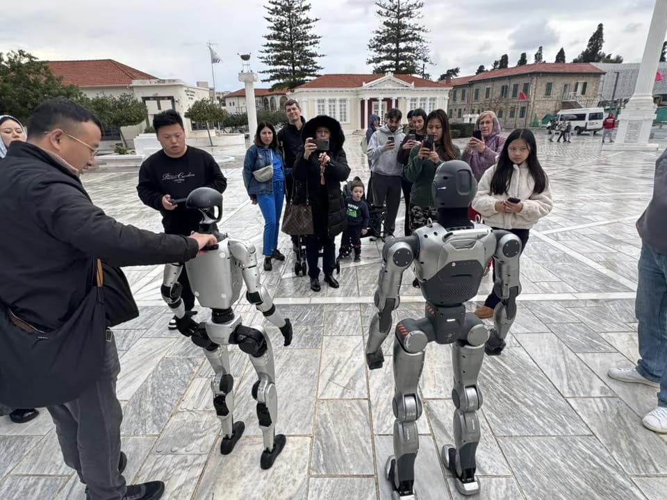 Robots chinos impresionan en Pafos – Demostración de tecnología y deporte