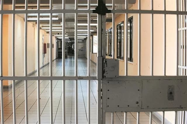 Spannung und Feuer im Gefängnis von Trikala