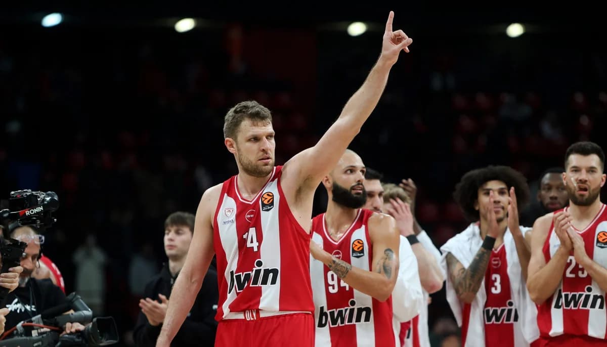 Olympiacos vence a Estrella Roja liderado por Vezenkov
