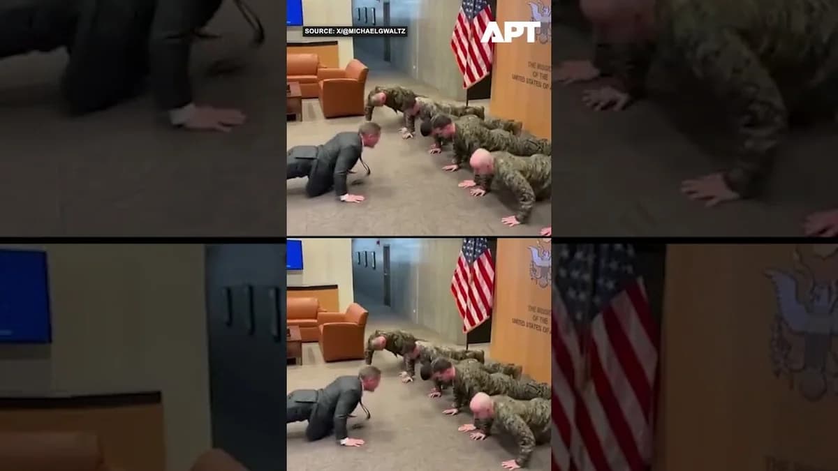 Посол США Майк Вальц отжимается с морскими пехотинцами США