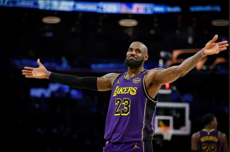 Λεμπρόν Τζέιμς: Νέο ρεκόρ τριπλ-νταμπλ στο NBA στα 41 του!