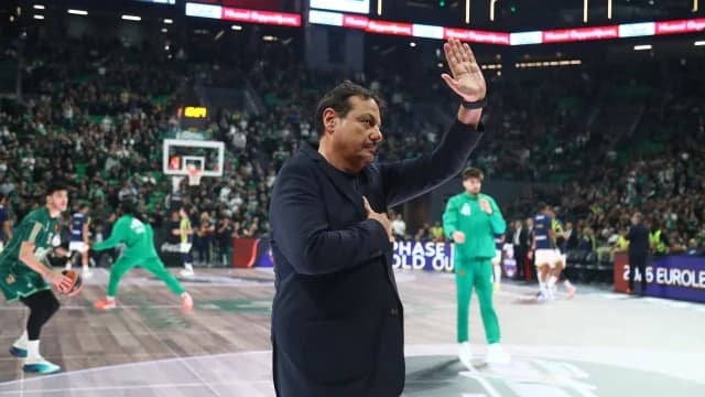 פנאתינייקוס: קבלת פנים חמה לאטאמן בטלֶקוֹם סנטר אתונה