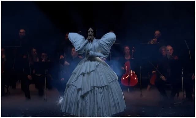 Η Tamta εντυπωσίασε στο “Sing for Greece” με avant garde εμφάνιση