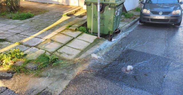 ניאו אירקליו: רחובות הוצפו עקב נזק לצינור מים