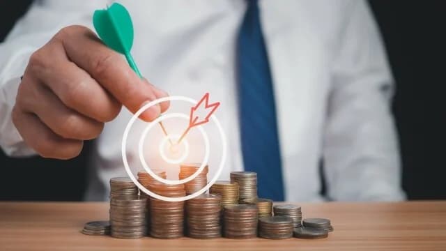 גל השקעות חדש: 2.75 מיליארד אירו מקרנות יווניות