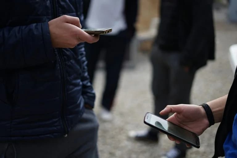 UE y Redes Sociales: ¿Proteger a los Niños con Prohibiciones o Regulación?
