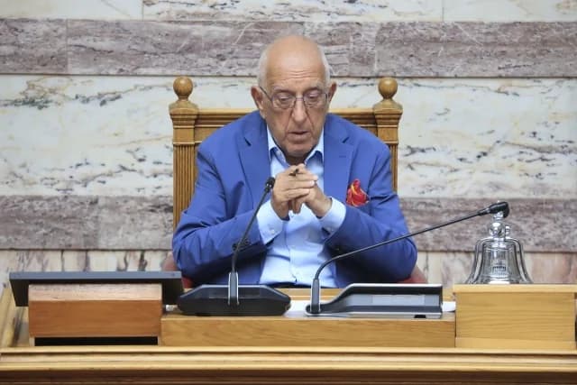 Κακλαμάνης: Η Βουλή επιδιώκει την αγορά φωτογραφιών των εκτελεσθέντων στην Καισαριανή