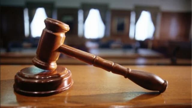 Ламия: 68-летний мужчина приговорен к 15 месяцам тюрьмы за домогательства к ученицам