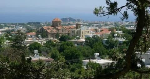 Karavas: Denuncias de demolición de edificios históricos