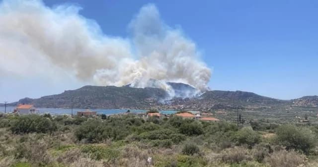 Μονεμβασιά: Υπό έλεγχο η πυρκαγιά στο Καραβοστάσι