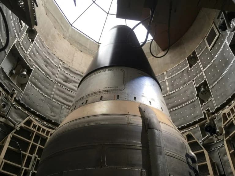 从美国安全保护伞到欧洲自主：核武器是解决方案吗？