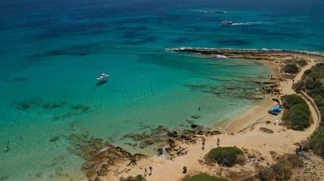 Koufonisia: Stopp für Kantinen und Liegestühle nach Intervention von Pierrakakis
