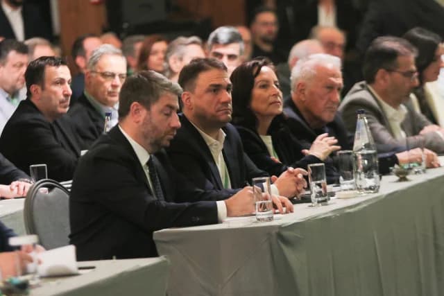 ΠΑΣΟΚ: Αναστολή κομματικής ιδιότητας για στελέχη υπό δικαστικό έλεγχο