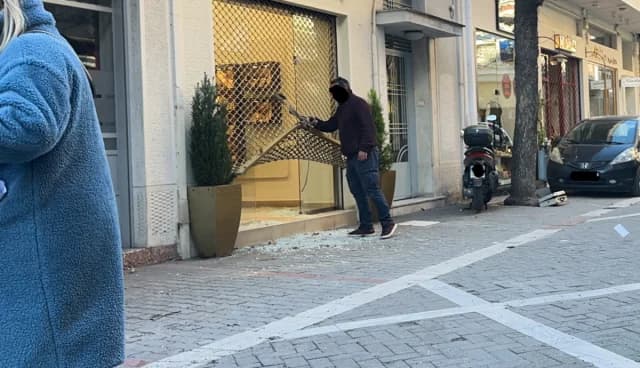 לריסה: שוד בחנות תכשיטים ליד בית המשפט