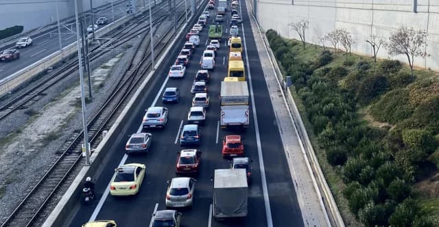 Accidente de tráfico en Attiki Odos: Carriles cerrados después del intercambio de Pentelis
