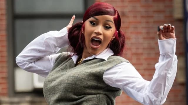Cardi B planea quitarse los implantes de glúteos