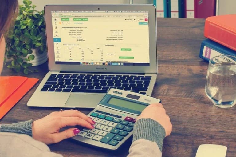 Ηλεκτρονική τιμολόγηση: Πρόστιμα έως 2.500€ για μη συμμόρφωση