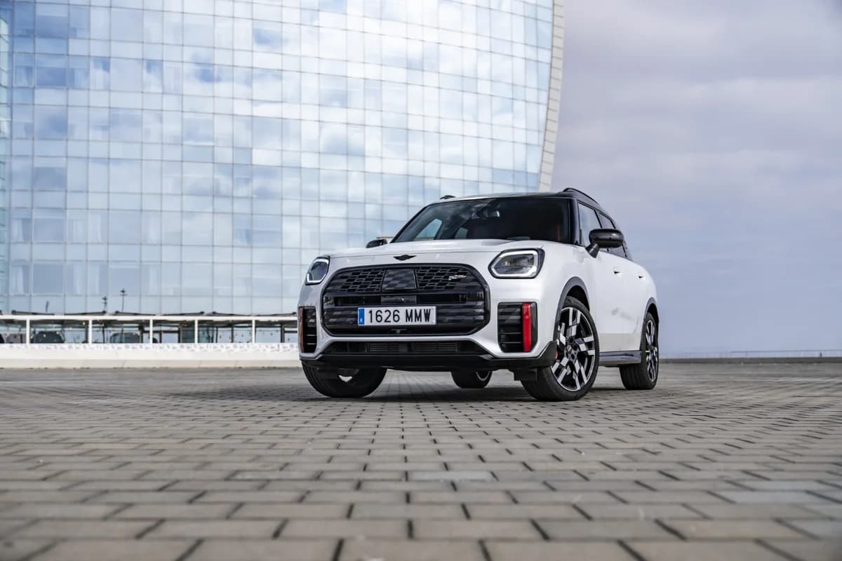 新款 MINI John Cooper Works Countryman ALL4：性能与多功能性