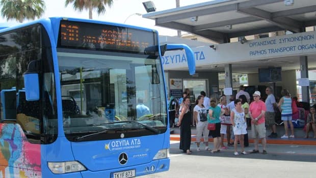Πάφος: Μαθητές πέταξαν μπουκάλι σε οδηγό λεωφορείου εν κινήσει