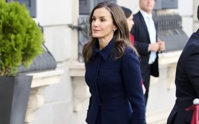 Königin Letizia begeistert mit blauem Anzug in Madrid