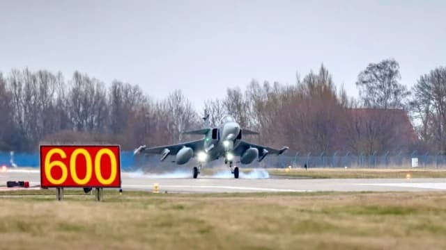 В Швеции установят систему оповещения на мобильные телефоны о воздушных налетах