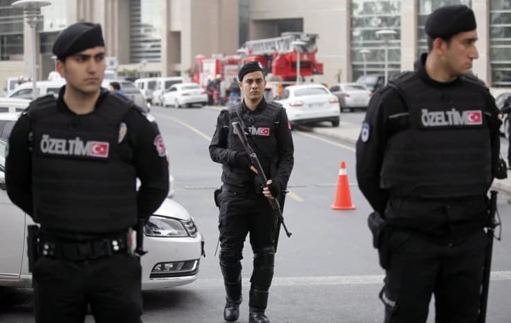 土耳其：伊斯坦布尔和伊兹密尔对 176 名军人发出逮捕令