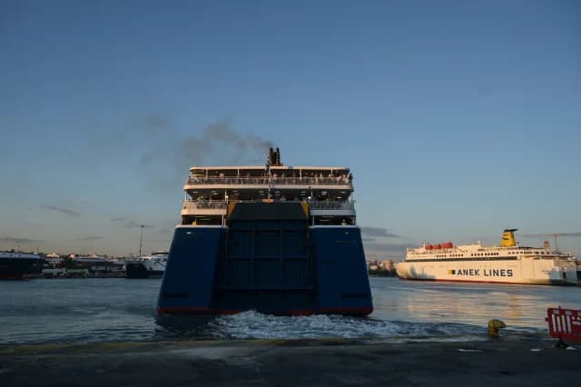 Clean Monday Exodus: Increased traffic to Argosaronic islands