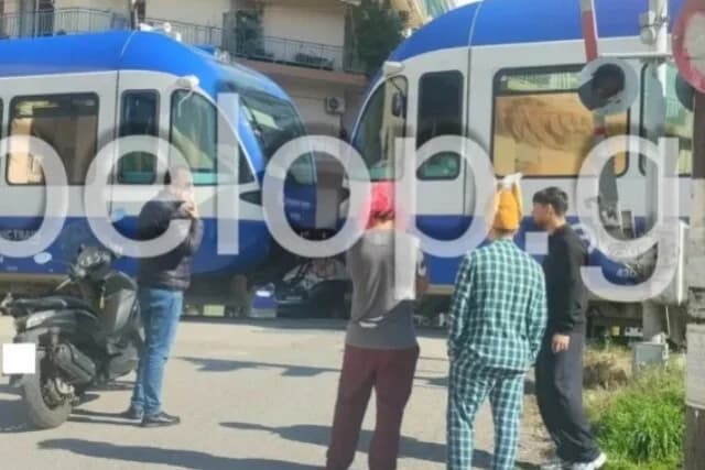 Σύγκρουση Προαστιακού με ΙΧ στην Πάτρα: Υλικές Ζημιές