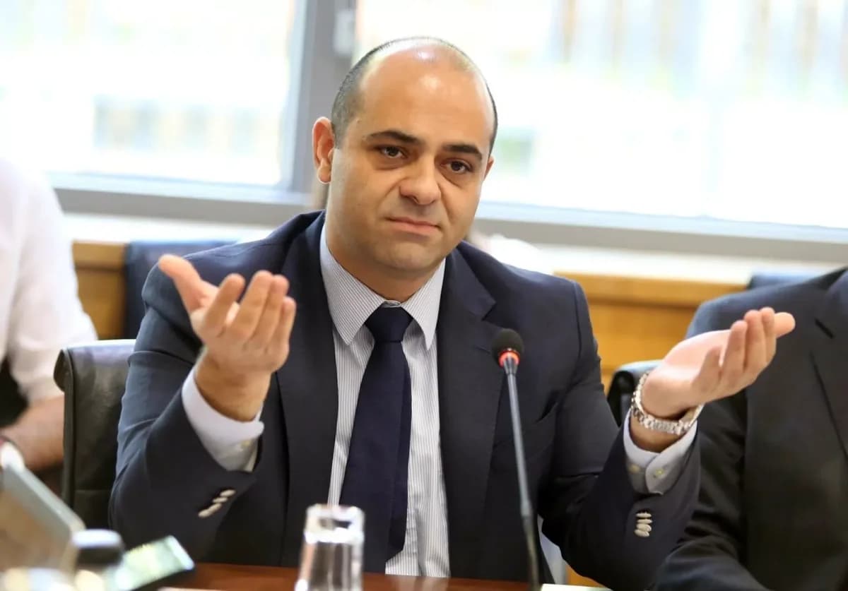 Y. Panagiotou besucht DIKOs Tsiknopempti-Party