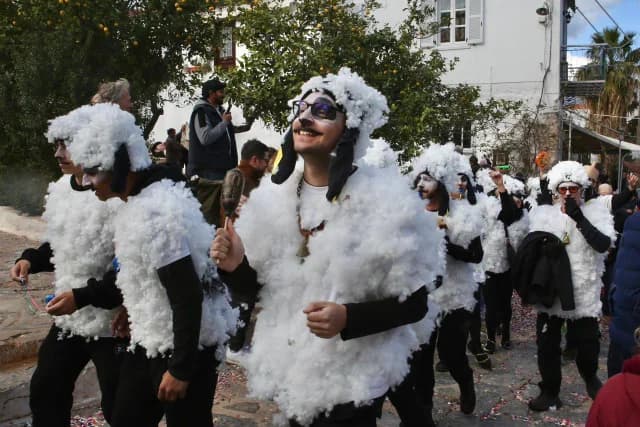 Hydra: Carnival Crowds Halt Brad Pitt Film Shoot